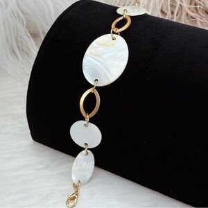 Beautiful, goldtone, shell costume bracelet